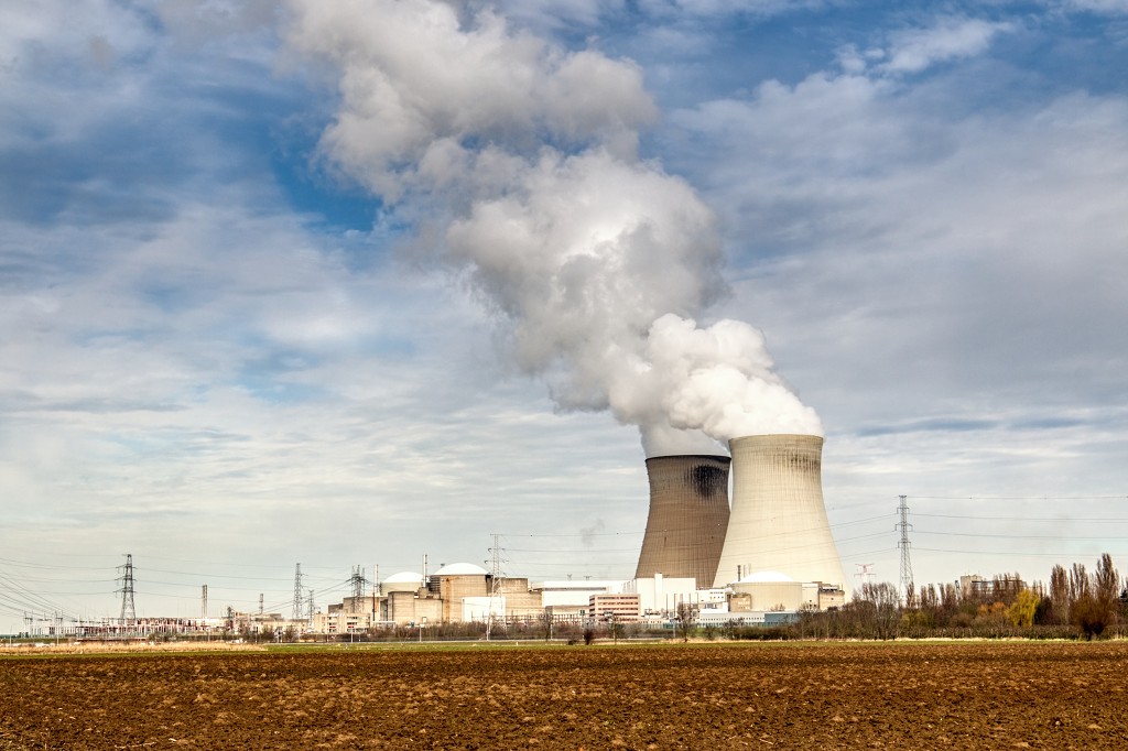 HDR Doel belgie belgique urbex decay verlaten spookdorp spookstad kerncentrale graffiti